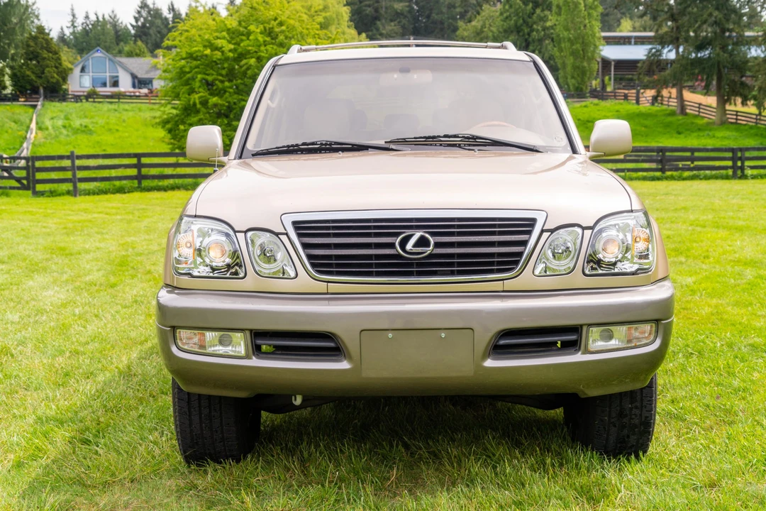 2000 Lexus LX 2nd Gen - Image 14 of 31