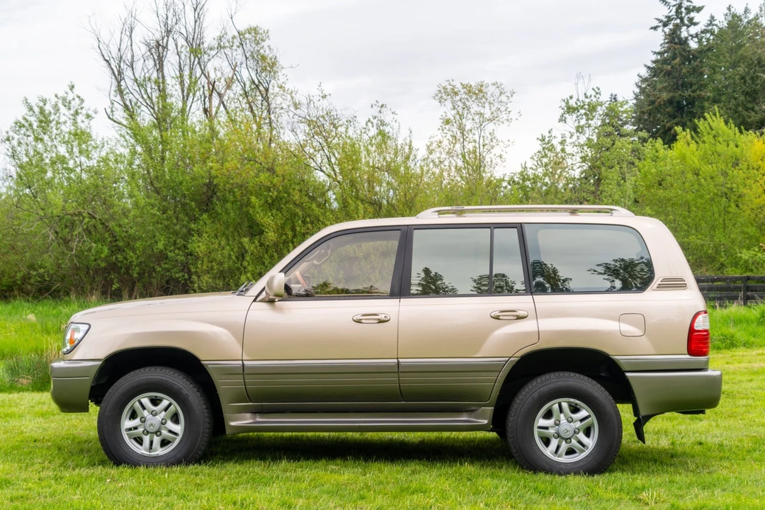 2000 Lexus LX 2nd Gen - Image 5 of 31