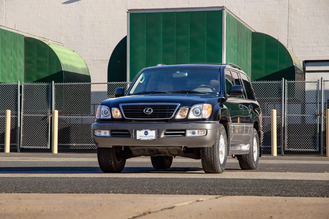 2000 Lexus LX 2nd Gen - Image 10 of 31