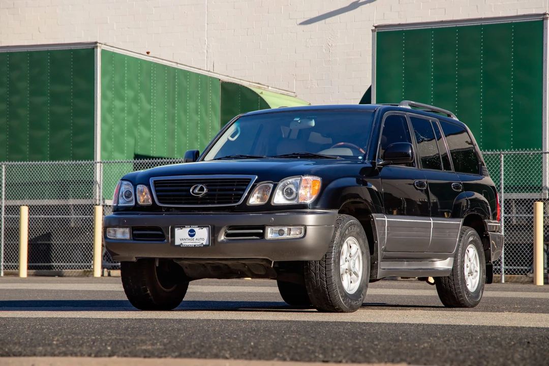 2000 Lexus LX 2nd Gen - Image 11 of 31