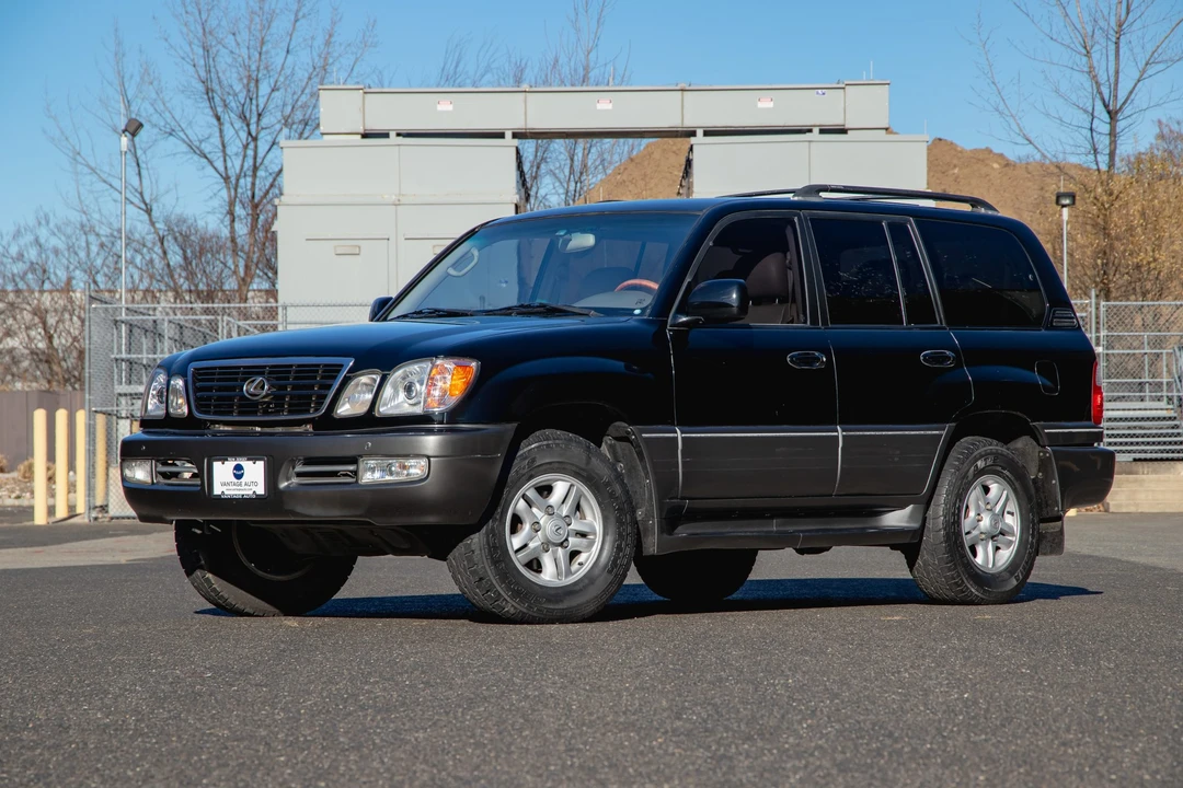 2000 Lexus LX 2nd Gen - Image 13 of 31