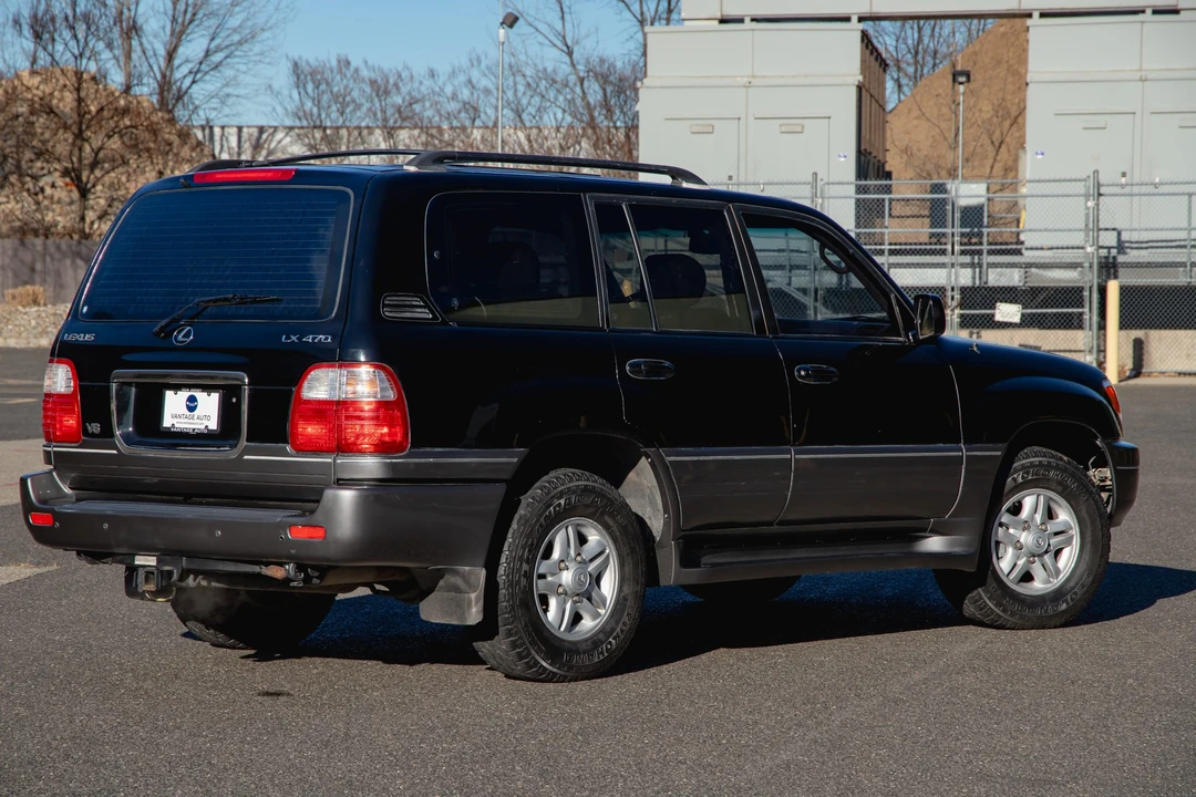 2000 Lexus LX 2nd Gen - Image 24 of 31
