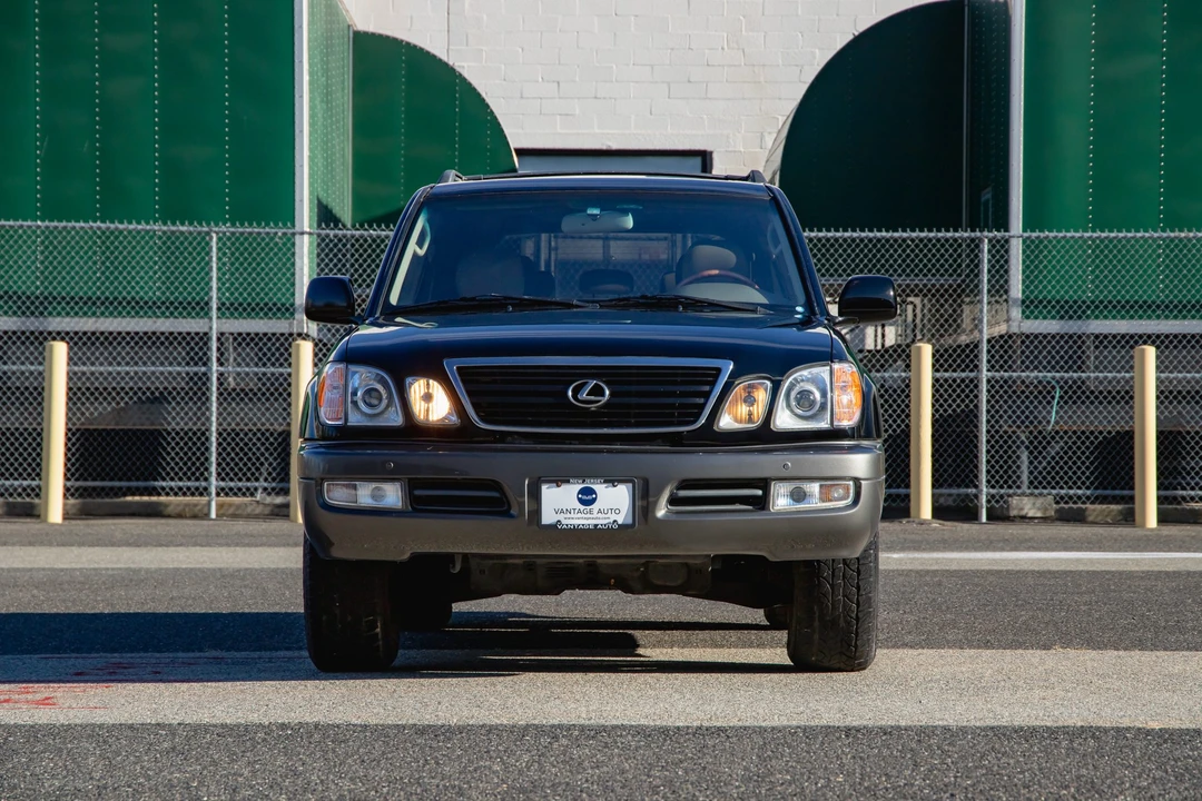 2000 Lexus LX 2nd Gen - Image 30 of 31