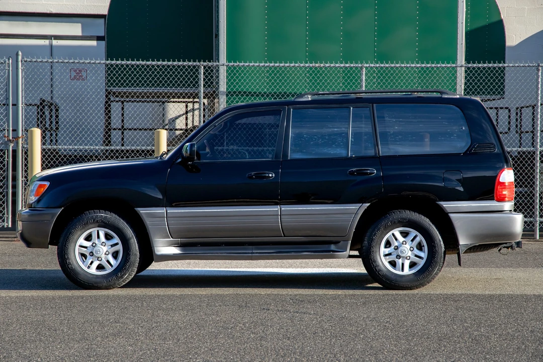 2000 Lexus LX 2nd Gen - Image 15 of 31