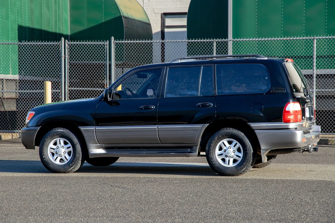 2000 Lexus LX 2nd Gen - Image 16 of 31