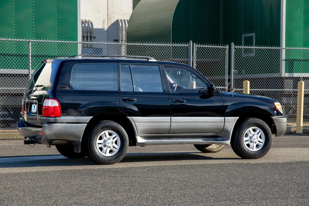 2000 Lexus LX 2nd Gen - Image 25 of 31