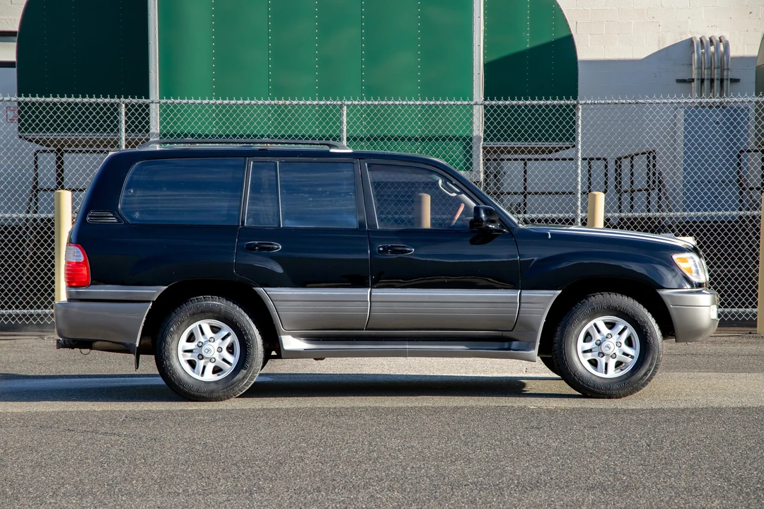 2000 Lexus LX 2nd Gen - Image 26 of 31