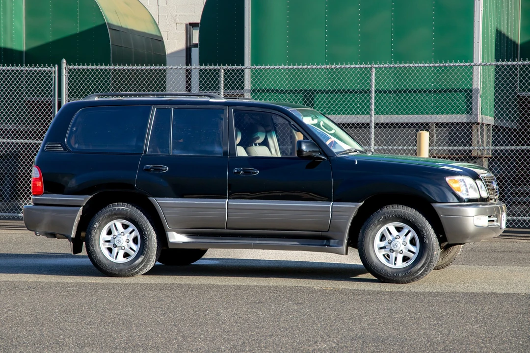 2000 Lexus LX 2nd Gen - Image 27 of 31