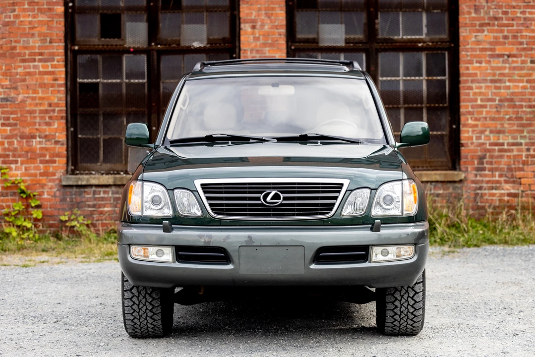 2000 Lexus LX 2nd Gen - Image 11 of 31