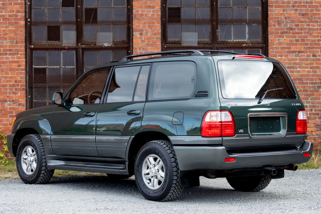 2000 Lexus LX 2nd Gen - Image 4 of 31