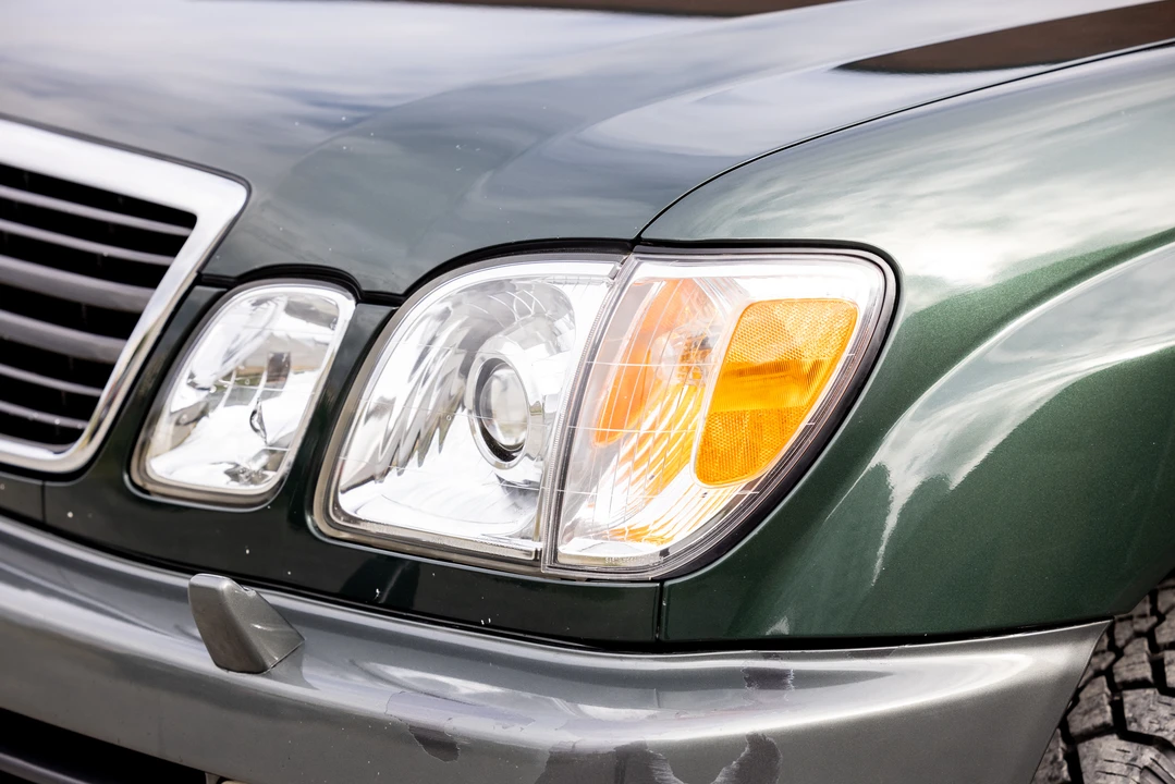 2000 Lexus LX 2nd Gen - Image 26 of 31