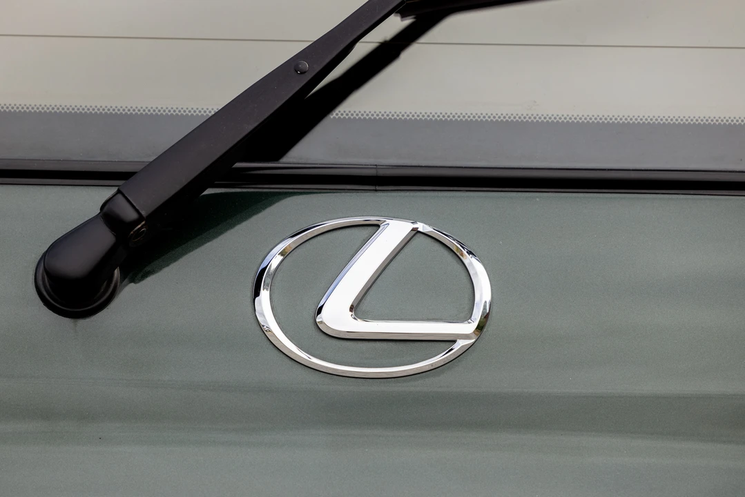 2000 Lexus LX 2nd Gen - Image 31 of 31