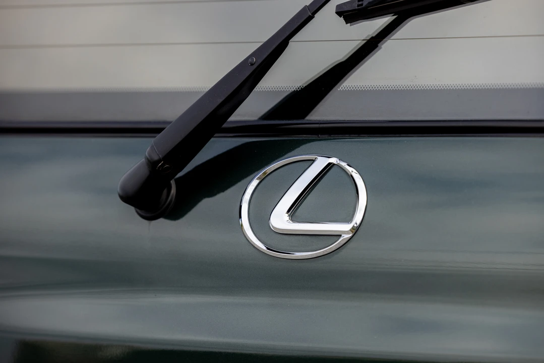 2000 Lexus LX 2nd Gen - Image 30 of 31