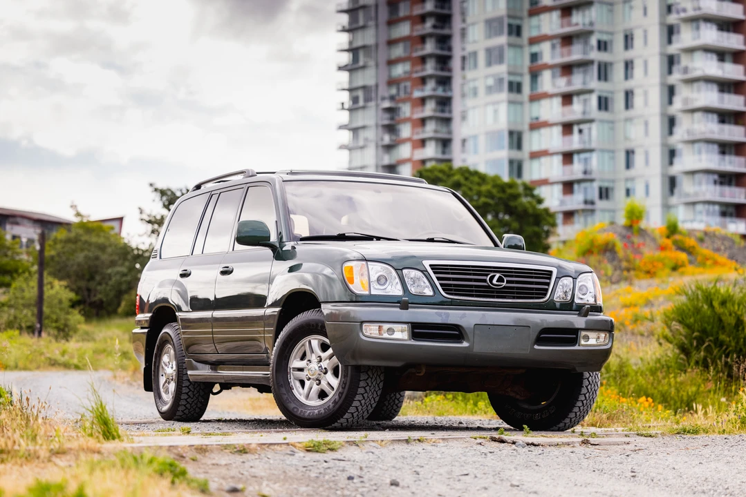 2000 Lexus LX 2nd Gen - Image 14 of 31