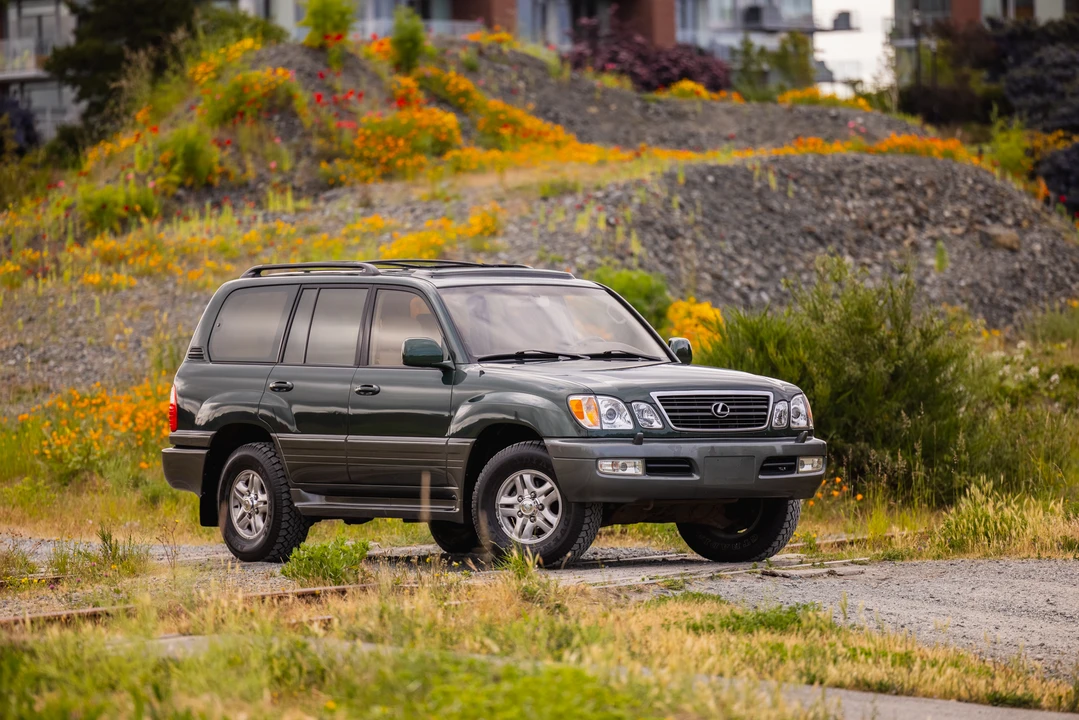 2000 Lexus LX 2nd Gen - Image 16 of 31