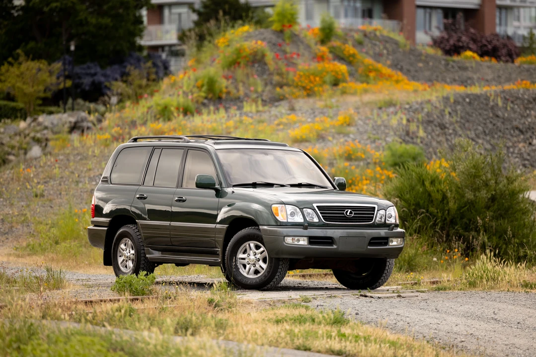 2000 Lexus LX 2nd Gen - Image 17 of 31