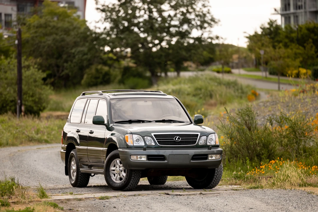 2000 Lexus LX 2nd Gen - Image 12 of 31