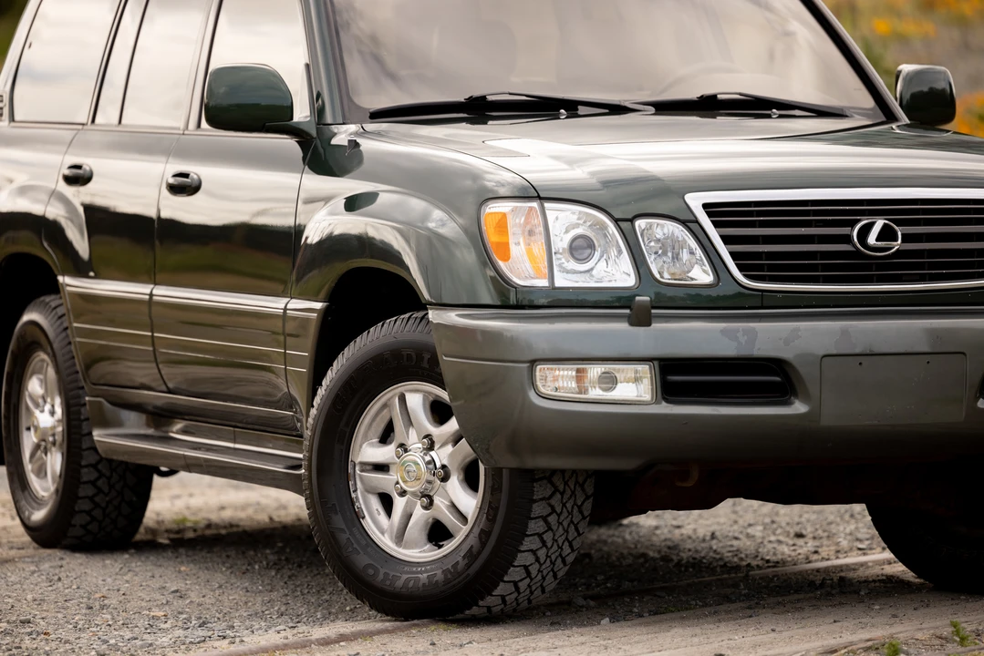 2000 Lexus LX 2nd Gen - Image 23 of 31