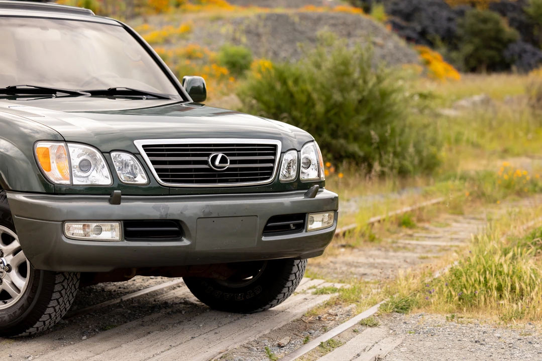 2000 Lexus LX 2nd Gen - Image 22 of 31