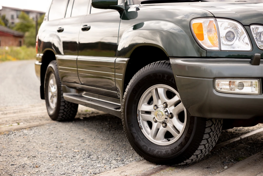 2000 Lexus LX 2nd Gen - Image 19 of 31
