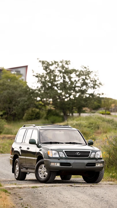 2000 Lexus LX 2nd Gen - Image 18 of 31