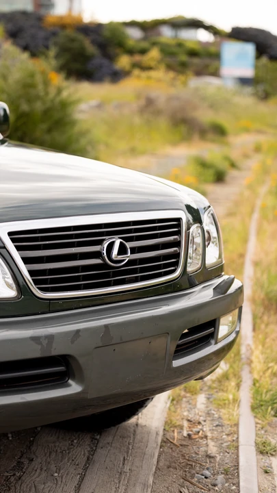 2000 Lexus LX 2nd Gen - Image 21 of 31