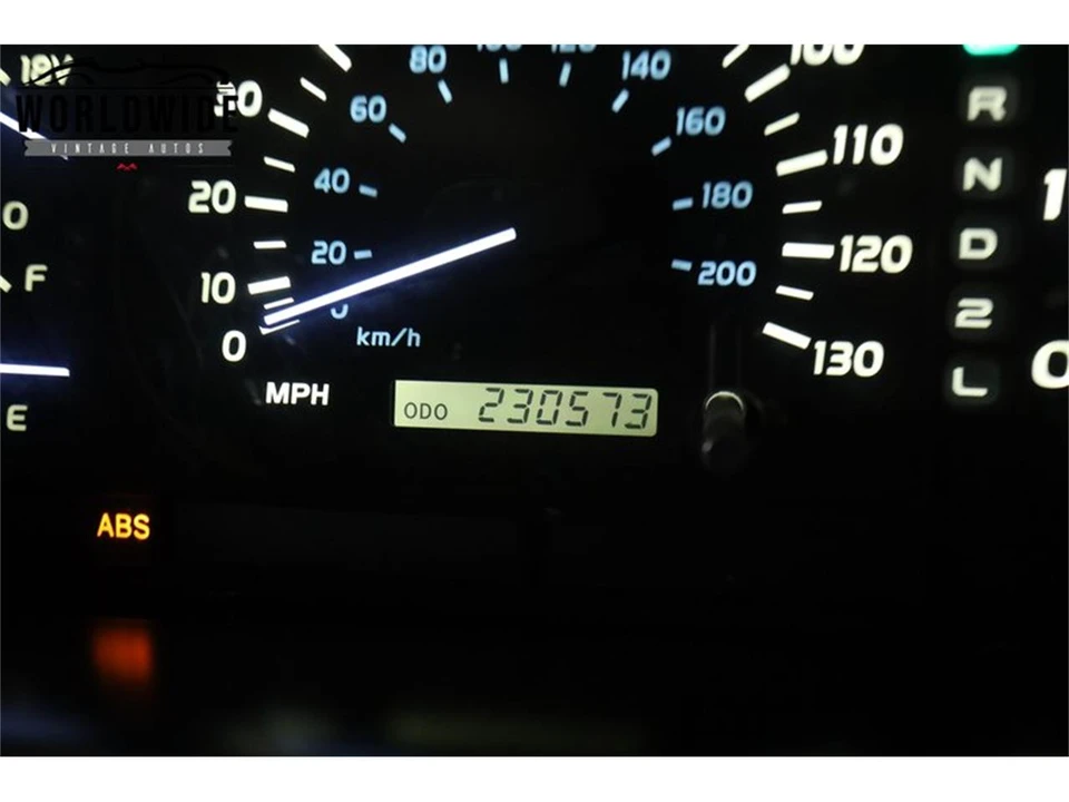 2000 Lexus LX 2nd Gen - Image 31 of 31