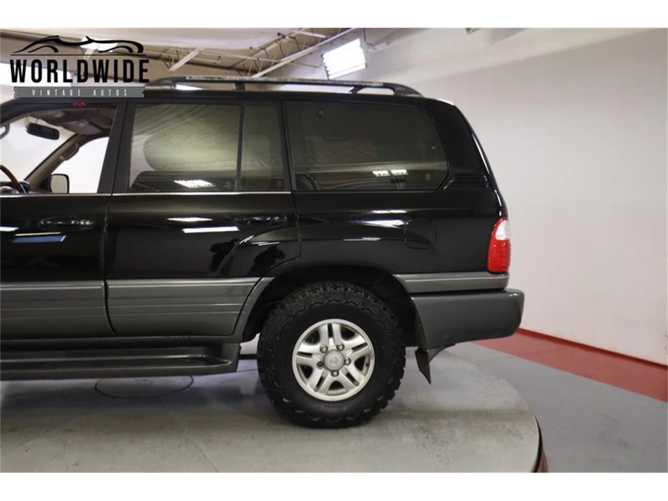 2000 Lexus LX 2nd Gen - Image 10 of 31