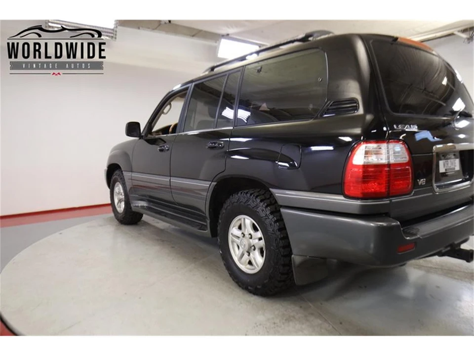 2000 Lexus LX 2nd Gen - Image 23 of 31