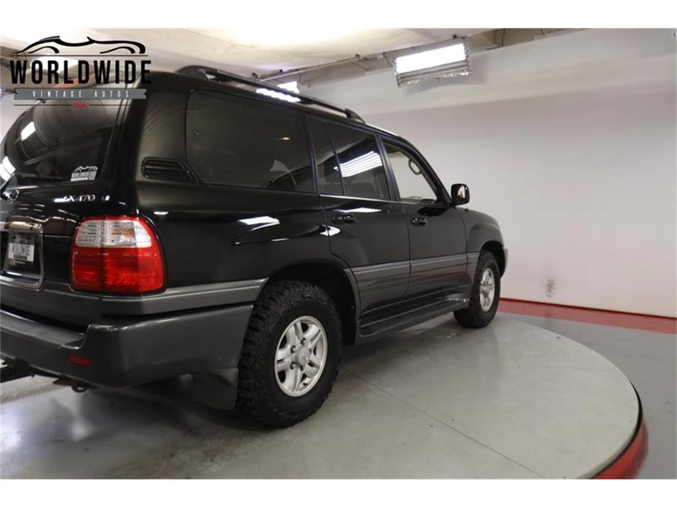 2000 Lexus LX 2nd Gen - Image 24 of 31
