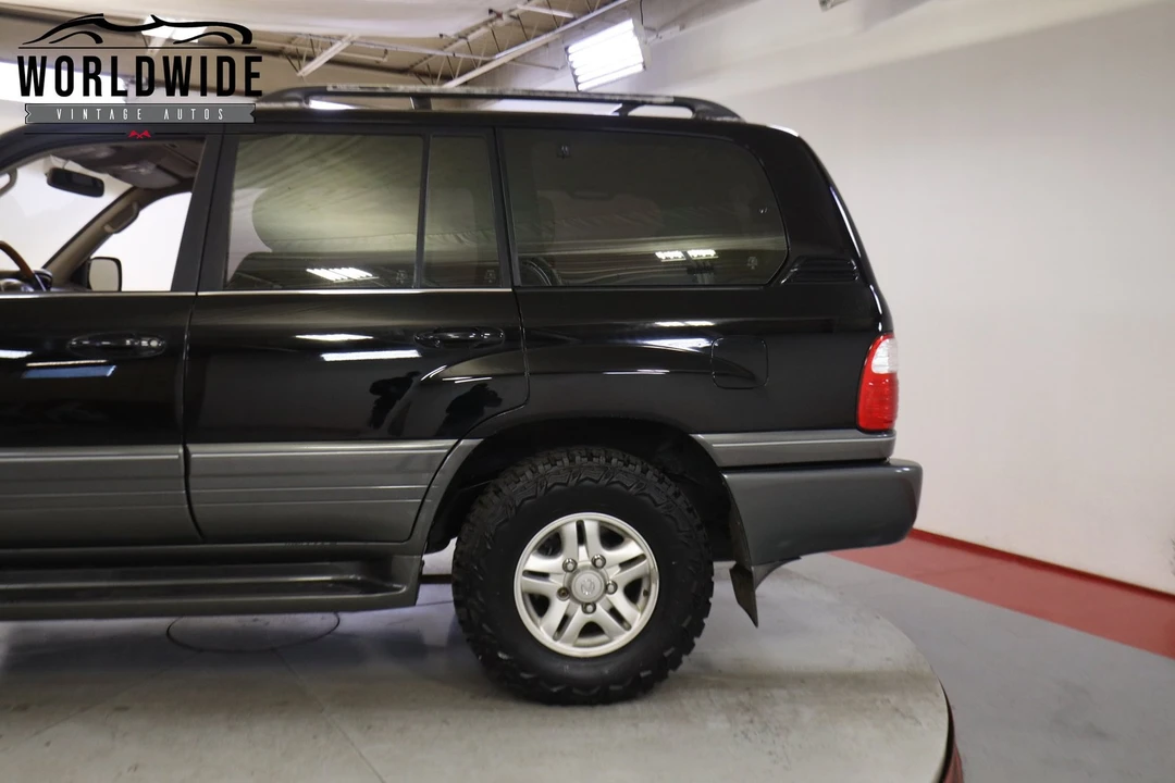 2000 Lexus LX 2nd Gen - Image 10 of 12