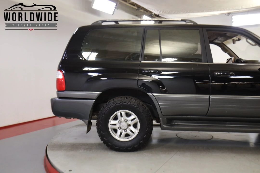 2000 Lexus LX 2nd Gen - Image 9 of 12