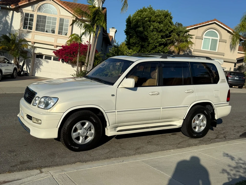 2000 Lexus LX 2nd Gen - Image 4 of 31