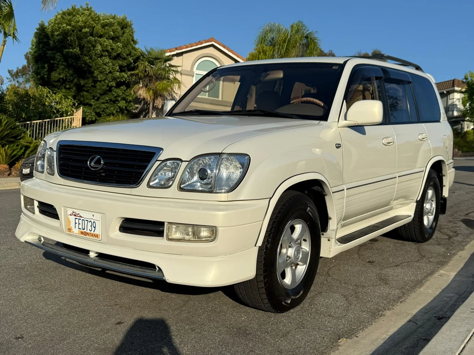 2000 Lexus LX 2nd Gen - Image 3 of 31