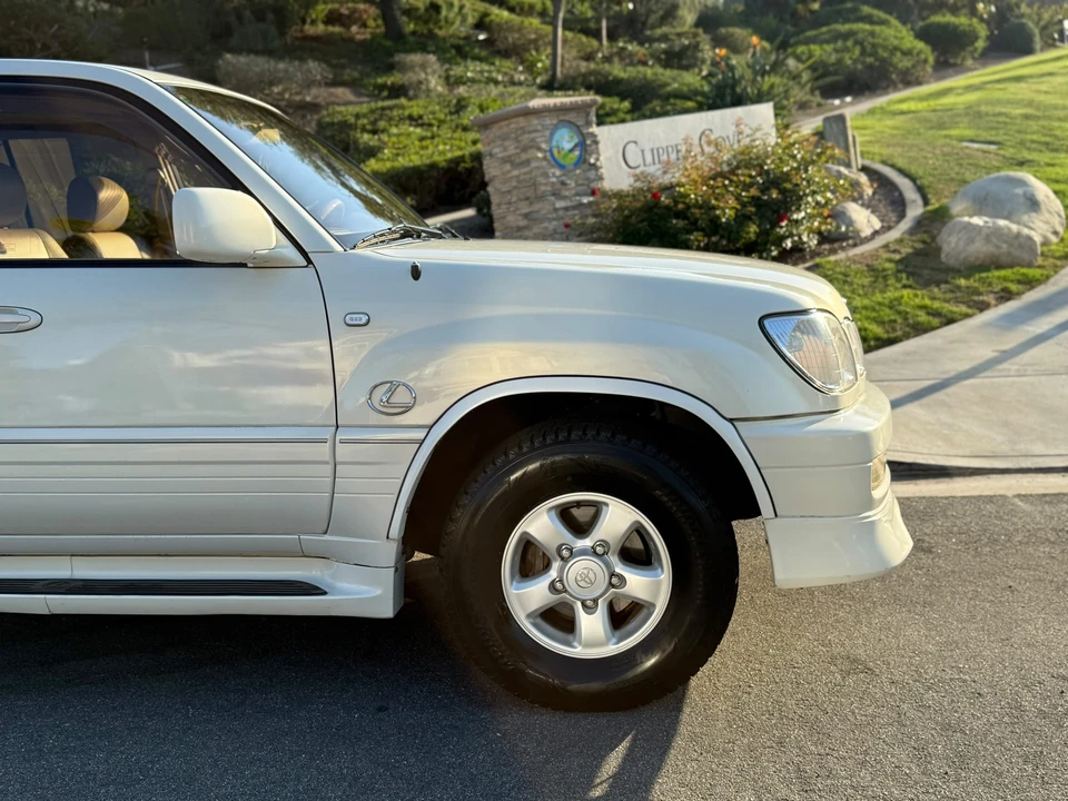 2000 Lexus LX 2nd Gen - Image 20 of 31