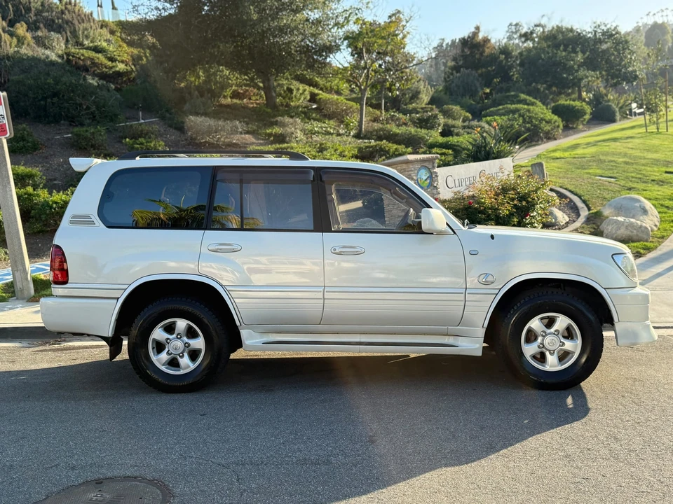 2000 Lexus LX 2nd Gen - Image 11 of 31