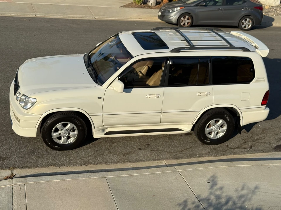 2000 Lexus LX 2nd Gen - Image 5 of 31