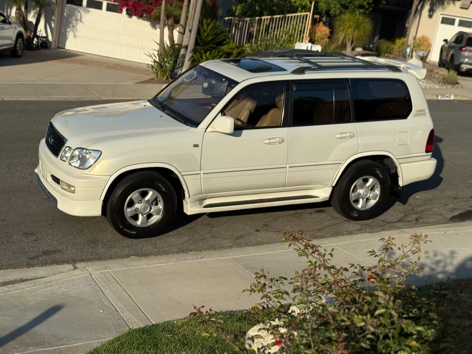 2000 Lexus LX 2nd Gen - Image 6 of 31