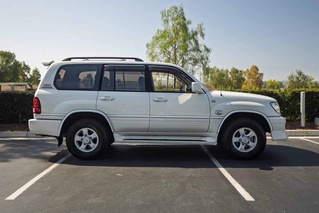 2000 Lexus LX 2nd Gen - Image 12 of 31