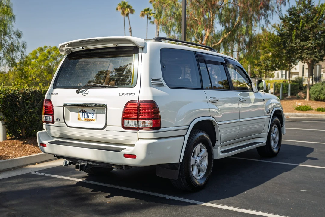 2000 Lexus LX 2nd Gen - Image 10 of 31