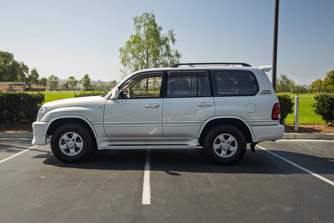 2000 Lexus LX 2nd Gen - Image 7 of 31