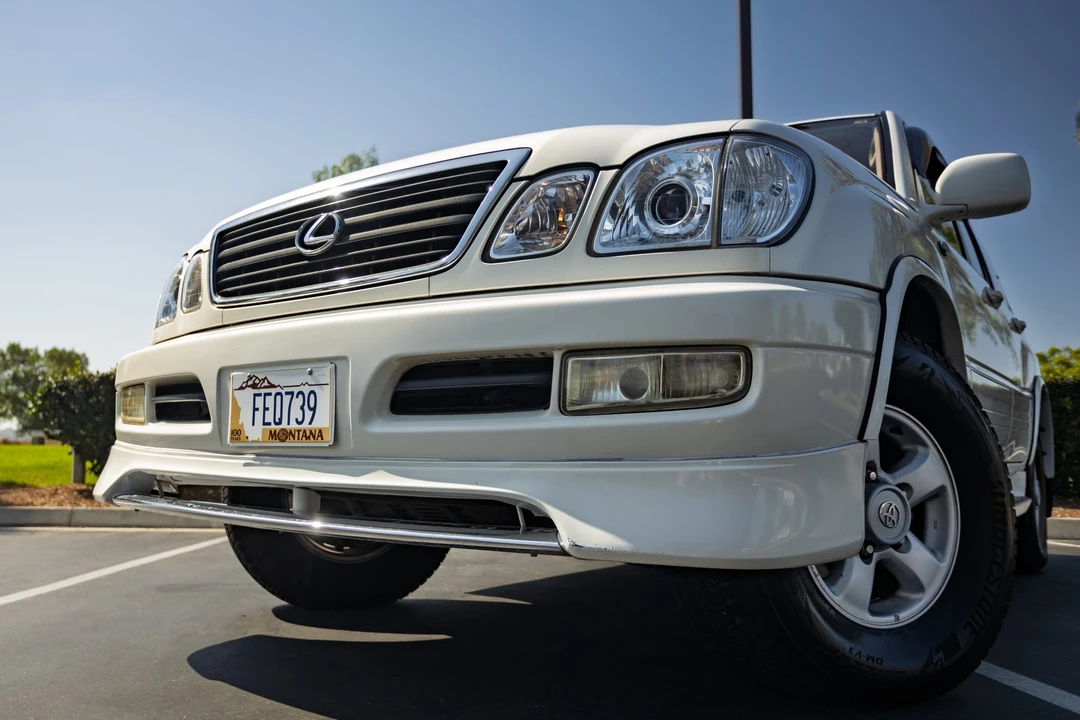 2000 Lexus LX 2nd Gen - Image 24 of 31