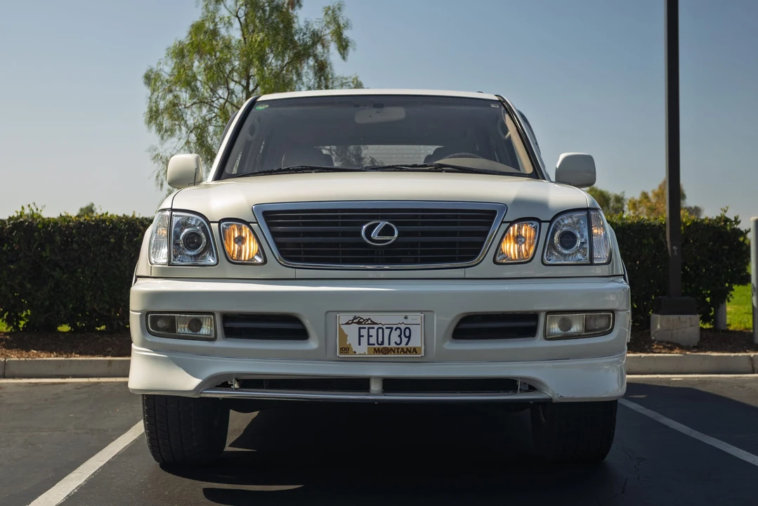 2000 Lexus LX 2nd Gen - Image 16 of 31