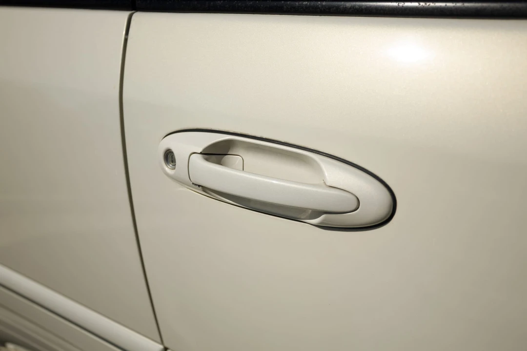 2000 Lexus LX 2nd Gen - Image 26 of 31