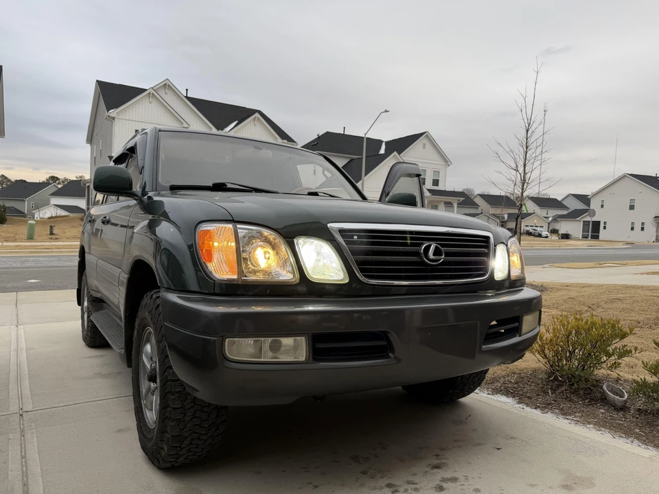 2000 Lexus LX 1st Gen - Image 21 of 31