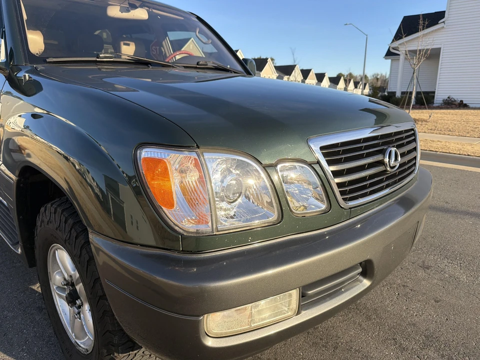 2000 Lexus LX 2nd Gen - Image 25 of 31