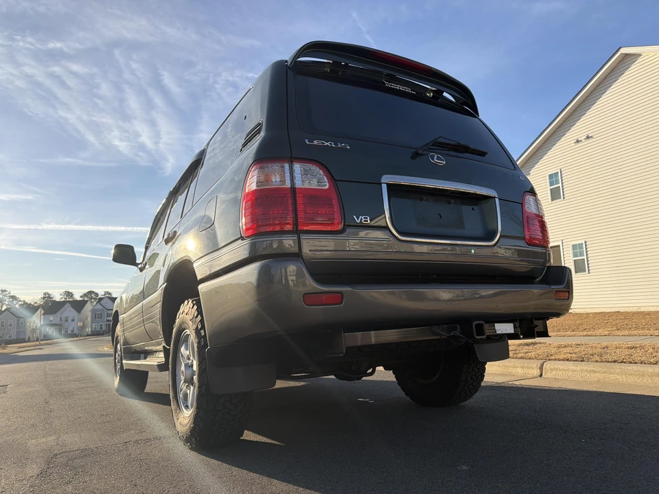 2000 Lexus LX 2nd Gen - Image 13 of 31