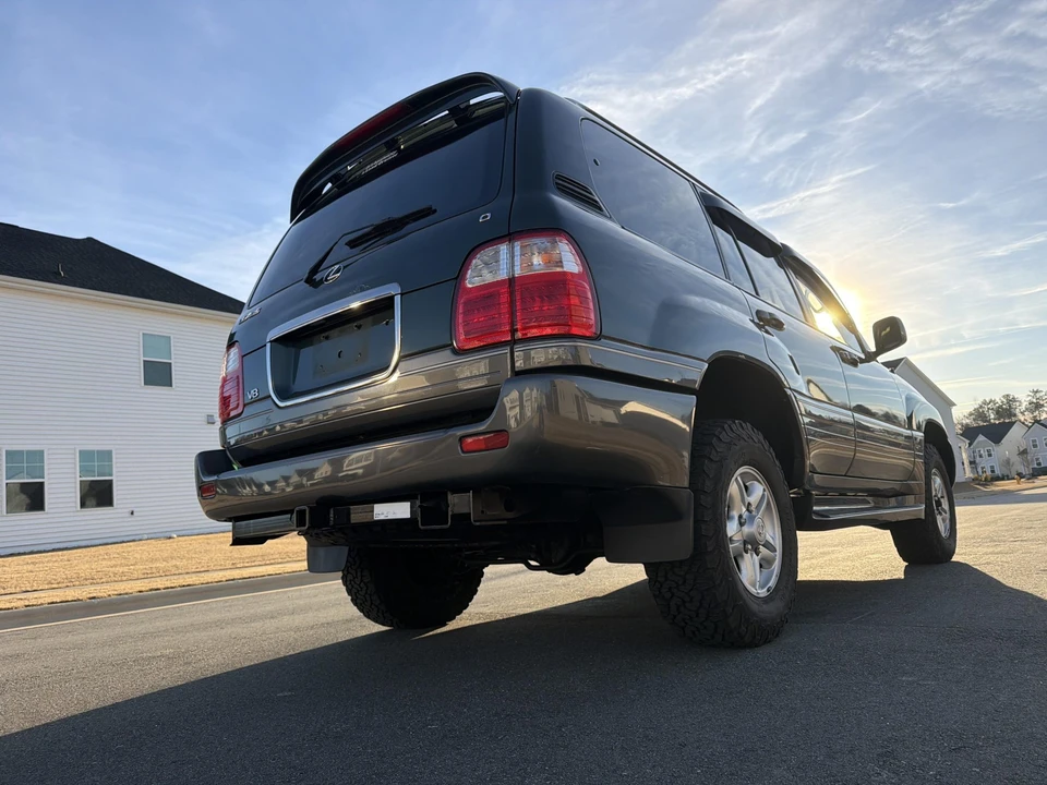 2000 Lexus LX 2nd Gen - Image 16 of 31