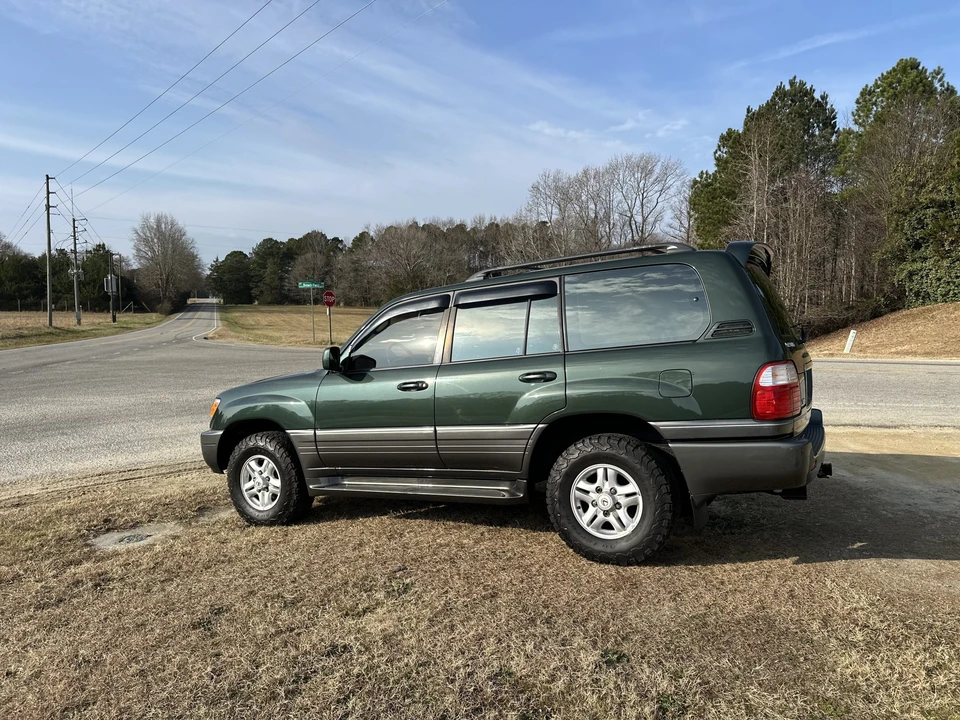 2000 Lexus LX 2nd Gen - Image 10 of 31