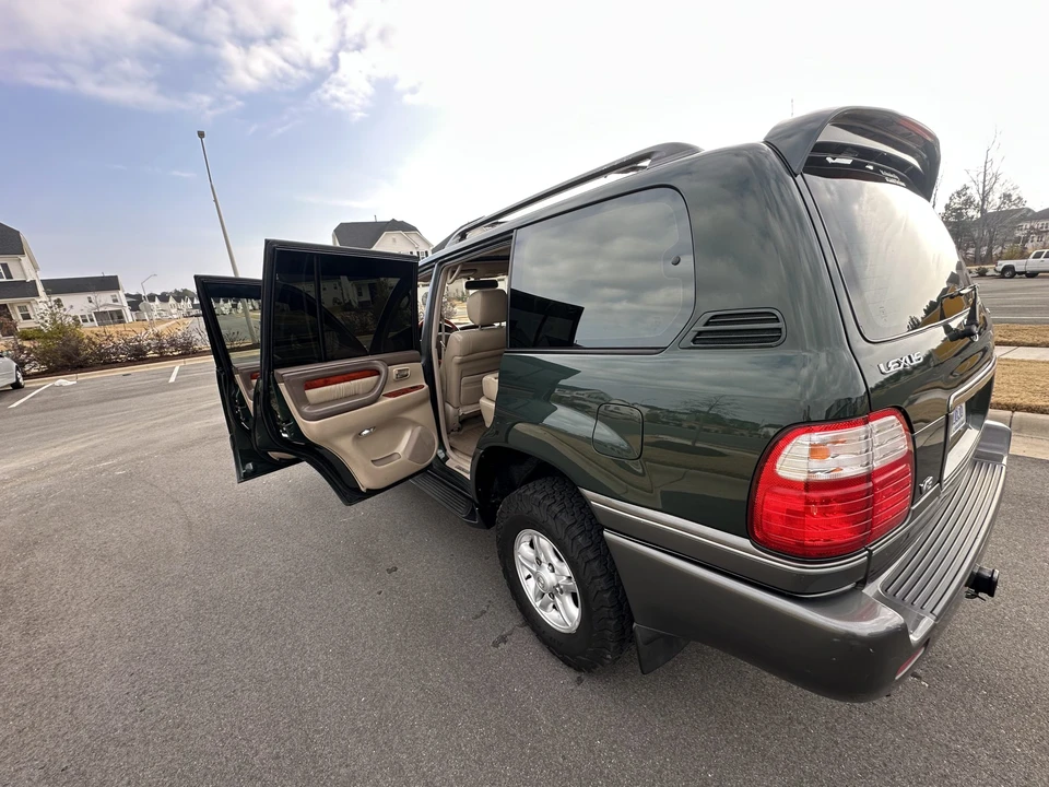 2000 Lexus LX 1st Gen - Image 23 of 31